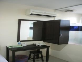 โรงแรมราฟาเยะห์ เซเรมบัน ภายนอก รูปภาพ